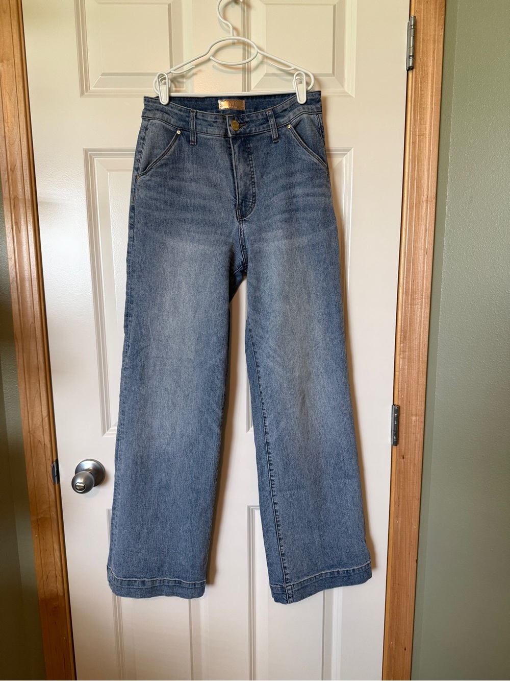Kut from the Kloth Wide-Leg High-Rise Jeans in Medium Blue
